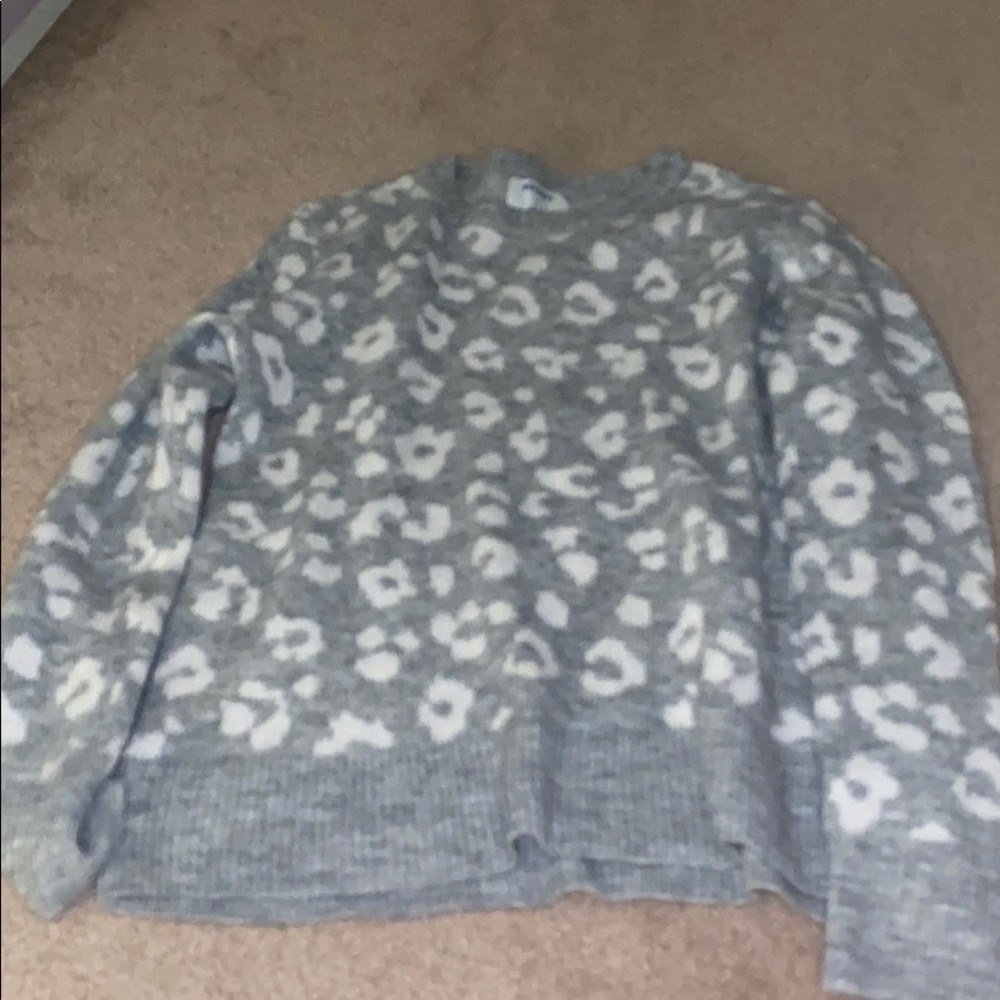 Old Navy Gray and White Leopard-Print Sweater